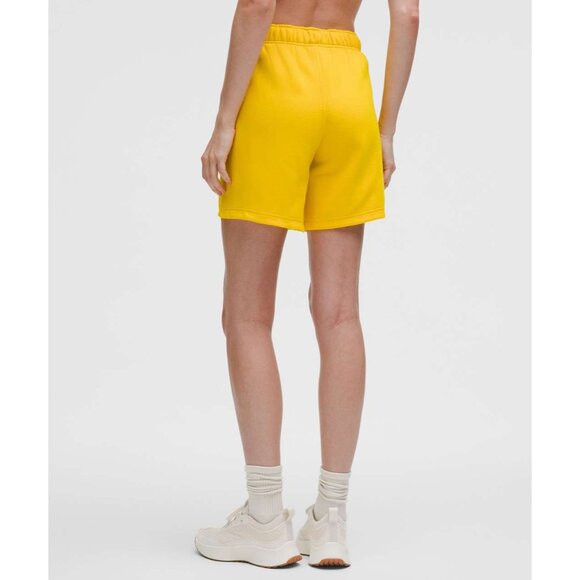 Lululemon Scuba Mid-Rise Oversized Shorts 7" Maize Yellow/Light Ivory Sz S - Picture 5 of 7